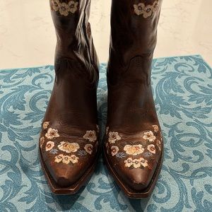 Cavender's Women's Brown with Floral Embroidery Snip Toe Cowboy Boots size 7.5
